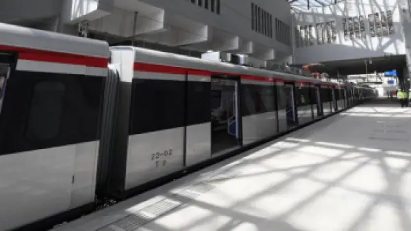 بسبب احتفالات رأس السنة.. تعديل مواعيد تشغيل قطار LRT وتمديد فترات الرحلات