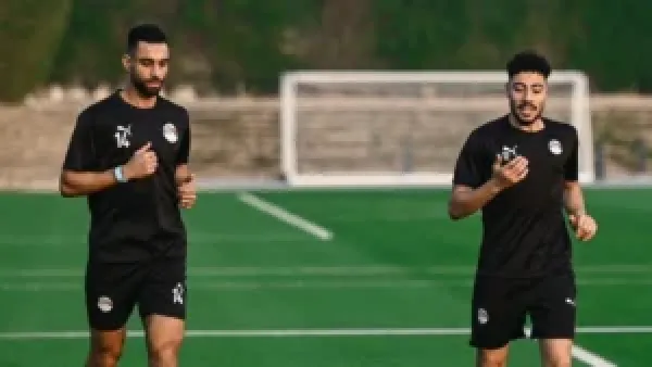 تعليق أشرف قاسم على رغبة عمرو السولية في تسديد ضربة الجزاء الثانية أمام الكويت