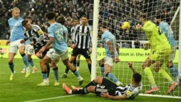 نيوكاسل يهزم مانشستر سيتي 2-1 في قمة الدوري الإنجليزي السبت 22 نوفمبر 2025
