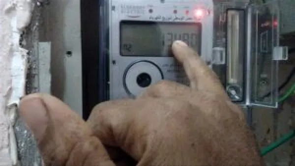 اللمبة الحمراء بعداد الكهرباء ليست إنذارًا بالخطر دائمًا: متى تستدعي تدخلًا فوريًا؟