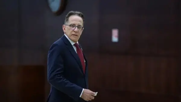 تسريب بيانات حساسة.. قراصنة من إيران يزعمون اختراق هاتف رئيس ديوان نتنياهو