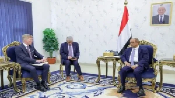 اليمن على شفا الانفجار.. بن بريك يكشف خطة إحياء الاقتصاد تحت الهجمات الحوثية