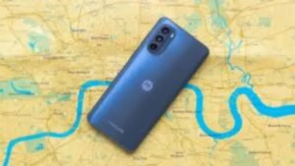 موتورولا تكشف إصدار FIFA الخاص من هاتف Razr بتصميم رياضي فاخر 2024