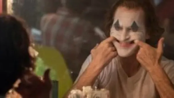 من المهرجين إلى طرقات الباب.. هكذا يتلاعب الهالوين بعقولنا ويثير أعمق مخاوفنا