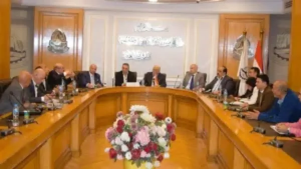 غرفة القاهرة التجارية تبحث آثار قرار نقل معارض السيارات خارج المناطق السكنية على التجار والمستهلكين