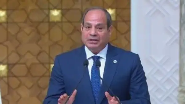 تكريم رئاسي مستمر.. كيف يدعم الرئيس السيسي رموز الفن والقوة الناعمة المصرية؟