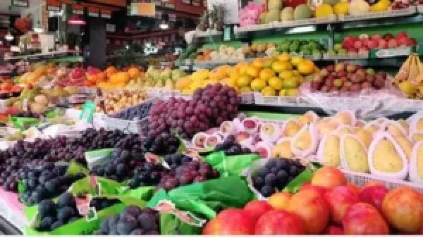 تباين أسعار الفاكهة في سوق العبور: انخفاض الجوافة واليوسفي مقابل ارتفاع المانجو كيت إلى 15 جنيهاً