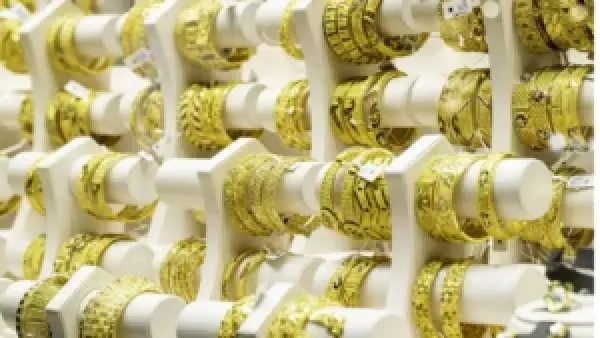 سعر الذهب الآن في الصاغة.. وعيار 21 يهبط وسط تقلبات الأسعار العالمية
