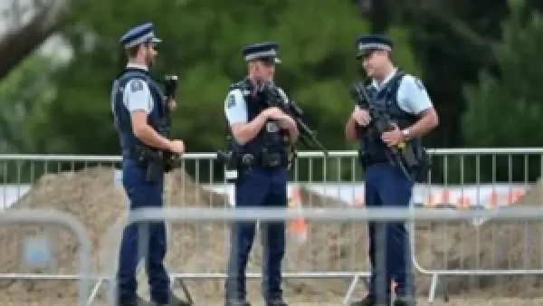 الشرطة الأسترالية تعترض سيارتين مرتبطتين بعمل عنيف لضمان السلامة العامة