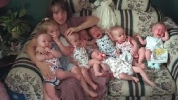 بعد 28 عامًا على الولادة التي شغلت العالم.. أين أصبح أول توائم سبعة على قيد الحياة اليوم؟