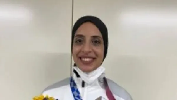 بفخر الأب.. والد فريال أشرف: مشاركتها في حفل المتحف إنجاز يوازي الميدالية الذهبية.