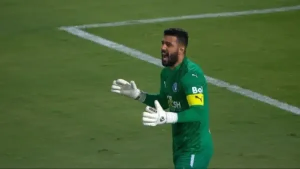 بيراميدز يجهز حارس المرمى أحمد الشناوي لمواجهة بتروجيت بعد إصابته في مباراة باور ديناموز