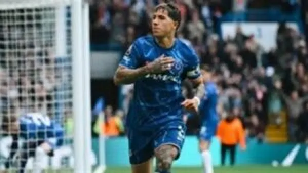 تشيلسي يتصدر الوصافة بفوزه 2-0 على بيرنلي في الدوري الإنجليزي