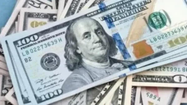 سعر الدولار في البنوك المصرية يستقر أمام الجنيه وسط ثبات سوق الصرف