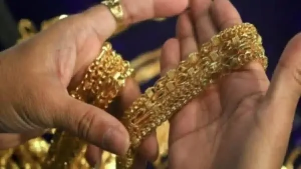 سعر الذهب عيار 21 يتراجع في سوق الصاغة اليوم 18 ديسمبر 2025 وتأثيره على مشتريات المواطنين