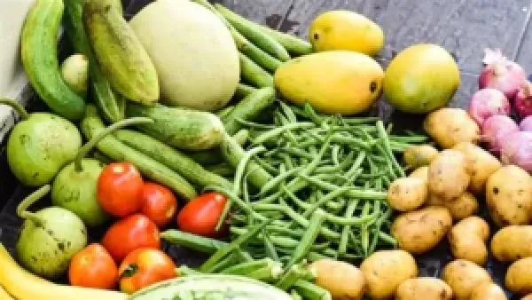 أسعار الخضروات والفاكهة اليوم الخميس 4 - 12 - 2025