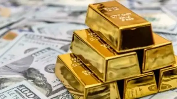 تقلبات عيار 21.. تأثير تحركات سعر الدولار على أسعار الذهب في مصر اليوم