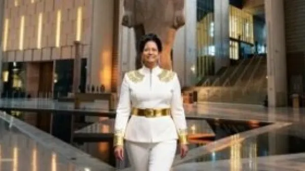 أم كلثوم بالبدلة الفرعونية تتصدر مشاهد احتفالات المتحف الكبير