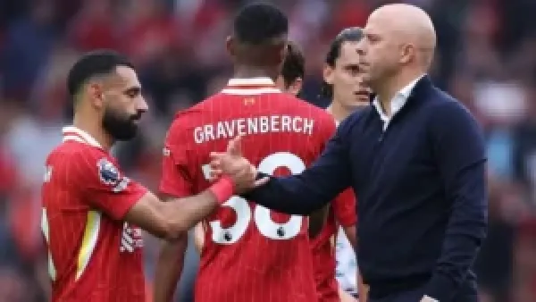 دعم جماهير ليفربول المستمر لآرني سلوت رغم الخلافات مع محمد صلاح بعد الفوز على إنتر ميلان