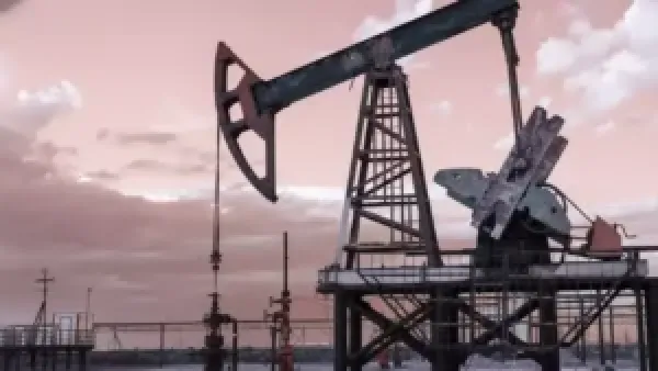 قفزة أسعار النفط وسط أزمة فنزويلا وتصاعد الحرب في أوكرانيا تضغط على الأسواق العالمية