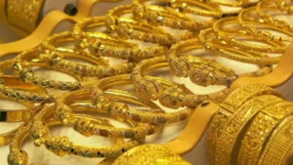 سعر الذهب عيار 21 في السوق المصري والعالمي اليوم الأربعاء 19 نوفمبر 2025: التغيرات وتأثيرها على السوق