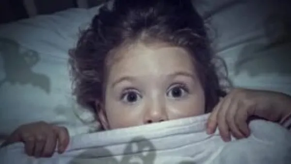 عندما يتحول الظلام إلى عدو.. هكذا يدمر رهاب الليل جودة نومك وحياتك اليومية.