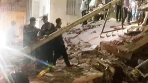 انتشال جثتين.. جهود مكثفة للبحث عن 4 مفقودين أسفل أنقاض عقار إمبابة المنهار