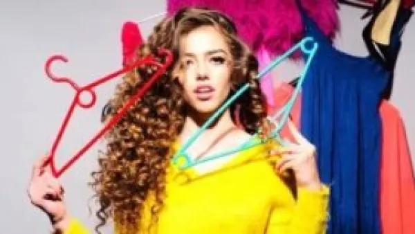 ليست مجرد أذواق.. العلم يكشف كيف تحدد ألوان ملابسك مستوى جاذبيتك.