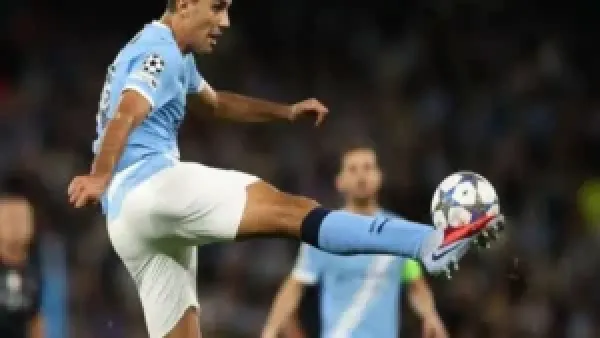 مانشستر سيتي يضع إليوت أندرسون كخيار رئيسي لخلافة رودري في خط الوسط