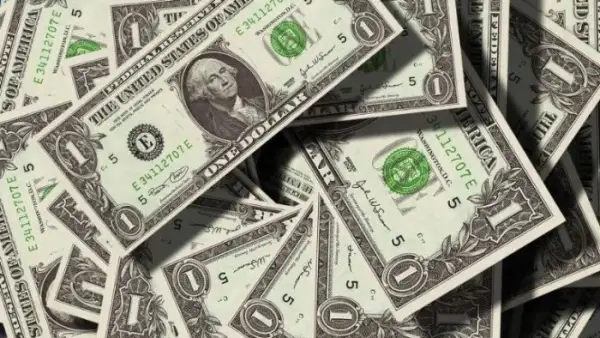 تحديثات منتصف الخميس.. سعر الدولار أمام الجنيه في صرافة البنوك المصرية اليوم