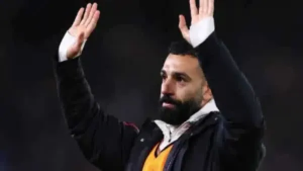 ليفربول يقرر الاستغناء عن محمد صلاح بعد تصاعد أزمة آرني سلوت