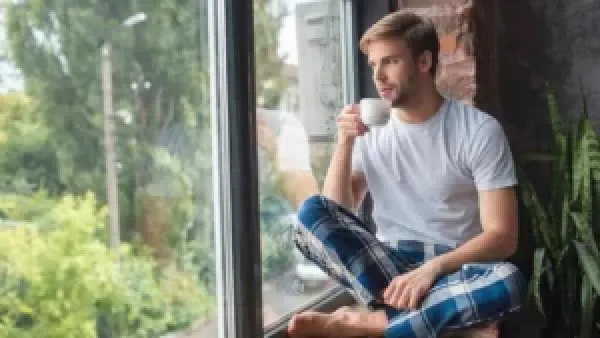 مشروب ساخن شائع في الشتاء يزيد من جفاف البشرة ويستدعي الحذر في تناوله