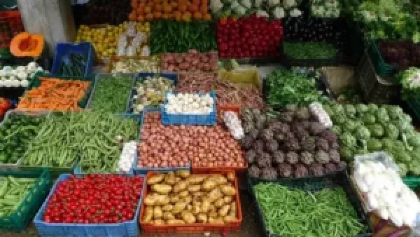 أسعار الطماطم تهبط في سوق العبور مع ارتفاع أسعار 6 أصناف أخرى من الخضروات