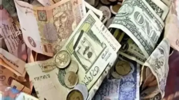 ارتفاع الدولار يتخطى 47 جنيه والريال يصل إلى 12.7 مع تأثيرات ملموسة على تكلفة العمرة في مصر