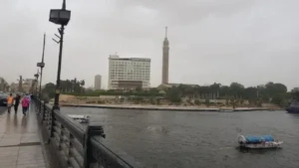 انخفاض درجات الحرارة وسقوط أمطار خفيفة متوقع غدًا في عدة مناطق حسب الأرصاد الجوية