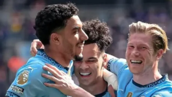 مانشستر سيتي يواجه فولهام في مباراة حاسمة بالدوري الإنجليزي بحضور عمر مرموش