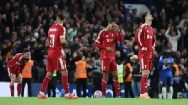 ليفربول يكافح بعد أسوأ سلسلة نتائج منذ الهبوط وتأثيرها على مستقبل مدربه سلوت