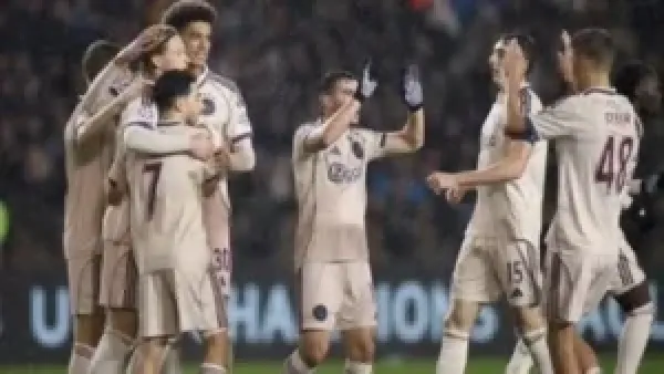 أياكس يقتنص أول فوز له في دوري أبطال أوروبا بعد تعادل مخيب أمام كاراباج 4-2