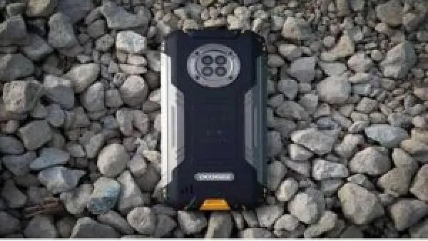 هاتف Doogee Fire 7 Pro المتين يقاوم الصدمات ويرى في الظلام.