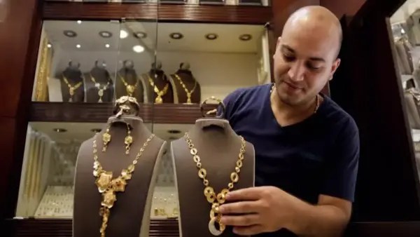 تراجع 215 جنيهًا.. صدمة في أسعار الذهب بعد تسجيل مستويات قياسية بالأسواق