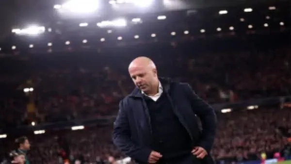 إقالة سلوت من تدريب ليفربول تعكس أزمة فنية تؤثر على مستقبل الفريق