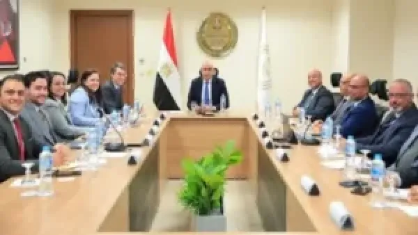 وزير التعليم يحدد خطة تقليل كثافة الفصول إلى 31 طالبًا بحلول 2027