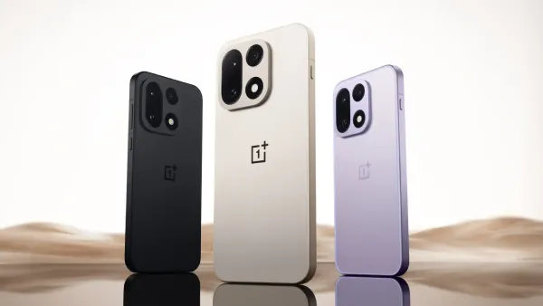 هاتف OnePlus 15 في الوسط وهاتف Ace 6