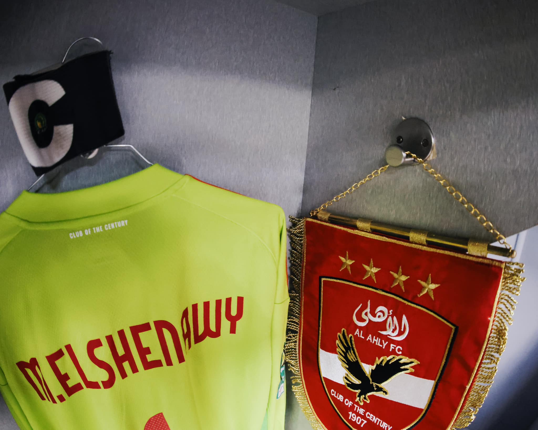 قميص الشناوي وعلم الاهلي قميص الشناوي وعلم الاهلي