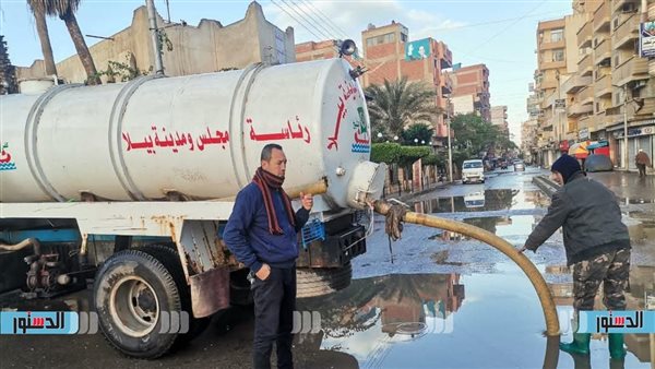 كسح مياه الأمطار من شوارع مركز “بيلا” في كفر الشيخ