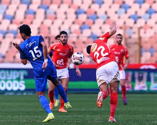 جزء من مباراة الاهلي والسموع الشوط الاول جزء من مباراة الاهلي والسموع الشوط الاول