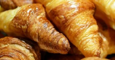 العجينة الاقتصادية الواحدة: حضّري منها 4 أصناف معجنات مالحة وحلوة.