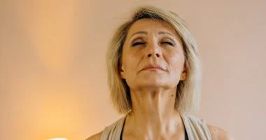 الكركديه ليس للمتعة فقط.. كيف يخفض كوب منه ضغط الدم المرتفع بفاعلية تماثل بعض الأدوية؟