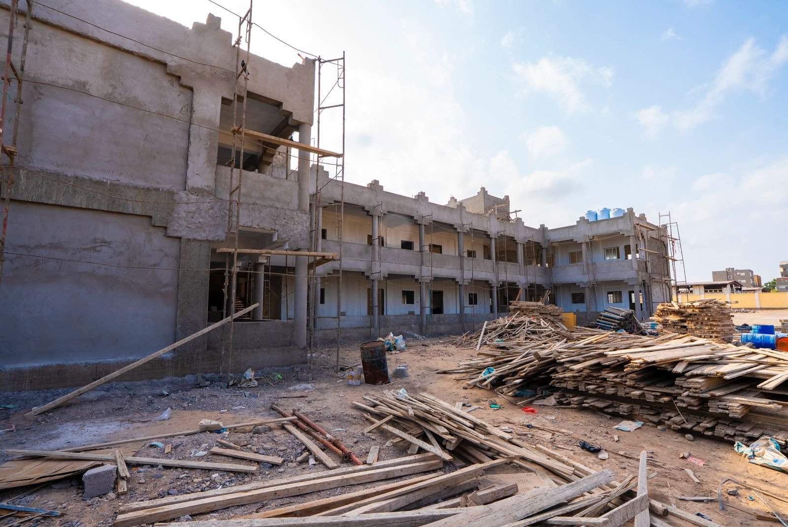 بدعم سعودي.. مدرسة دار السلام النموذجية في عدن تتشكل لاستقبال آلاف الطلاب