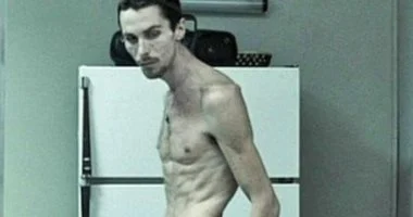 تفاحة وعلبة تونة يومياً.. النظام الغذائي الذي أفقد كرستيان بيل 28 كيلو من وزنه